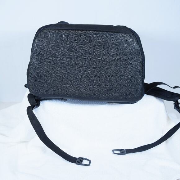 Swiss Gear 18"  Lumin Black/Grey Backpack Laptop Case Hiker Shock Tec Tiny Flaw - Picture 8 of 15